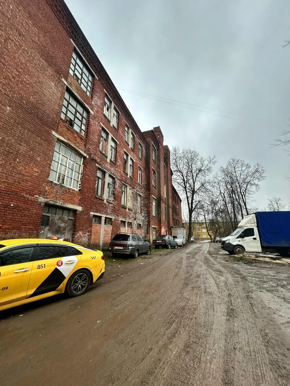 Учительская дом 1